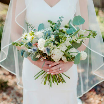 Boda1 Novia con ramo de Botánica 24
